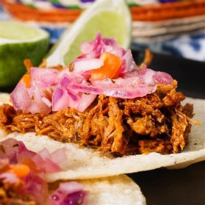  Cochinita Pibil: Uma Explosão de Sabores Ácidos e Espetacularmente Macios!