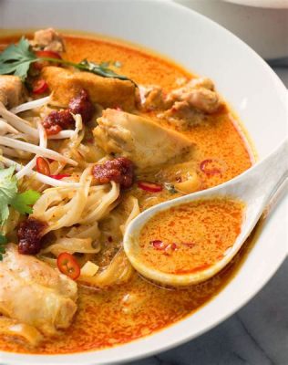 Laksa Johor: Uma Sinfonia Picante de Frutos do Mar e Noodles de Coco Explosivamente Aromáticos!