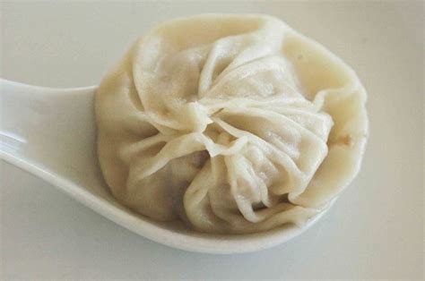  Xiao Long Bao: Uma explosão de sabor suculento em cada mordida aromática!