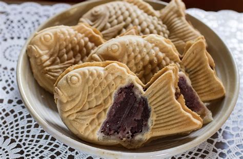  Taiyaki: Uma guloseima recheada de sabores açucarados e cremosos!